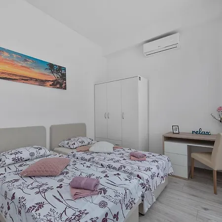 Apartment Market
