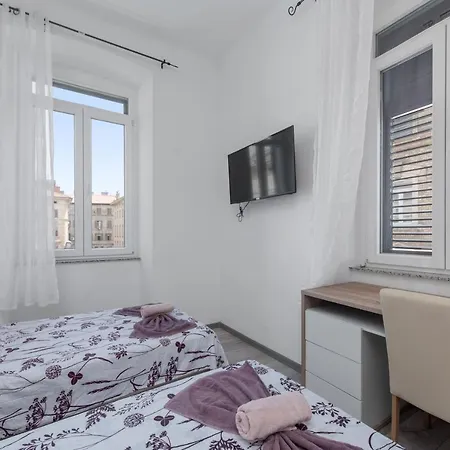 Market Apartment *