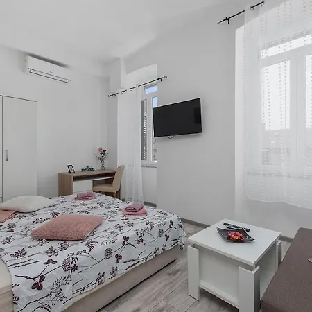 Apartment Market